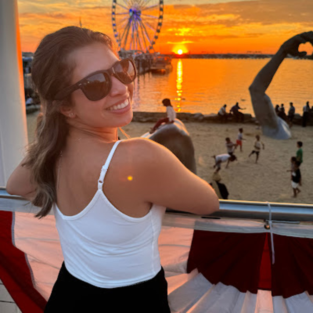 Meet your Posher, Larissa